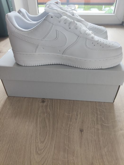 Młodziezowe sneakersy nike