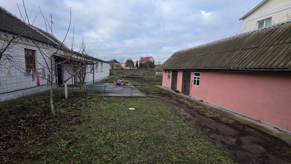 ЦЕНТР!! Будинок 205 кв.м. на 2 ходи +2  ГАРАЖІ  та   БАНЯ на 12 сотках