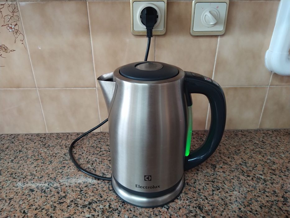 Chaleira elétrica Electrolux fervedor cafeteira café casa quarto apartamento vivenda carro cozinha escritório gabinete.