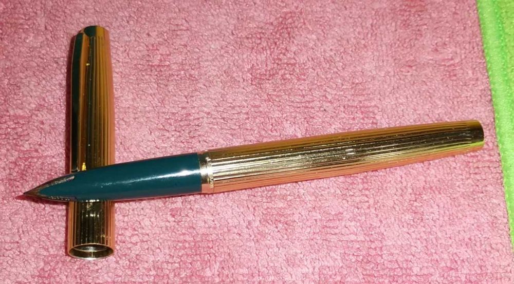 Caneta-tinteiro vintage Navy Fleet em metal dourado