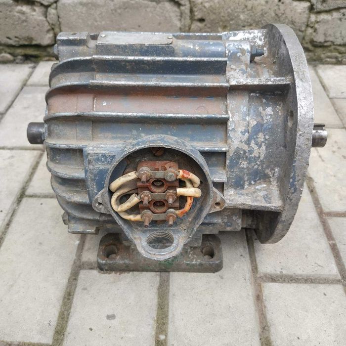 электродвигатель 1.5 кв .