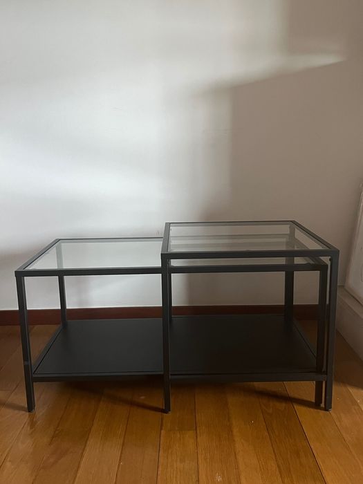 Mesa de vidro e metal preto IKEA