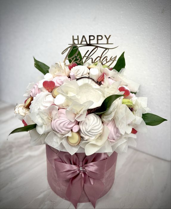 Букети солодкі і солоні Харків на різні свята букет дівчині