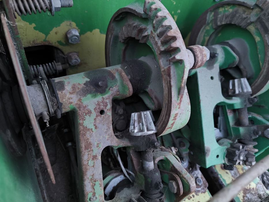 Прес підбирач john deere 332