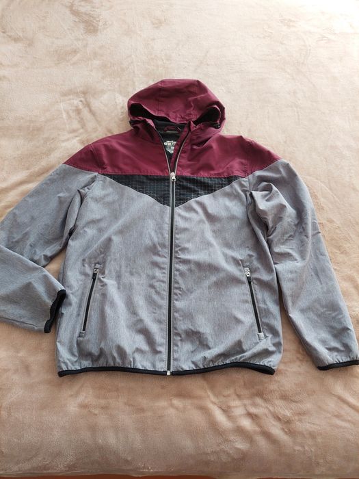 Вітровка чоловіча стильна