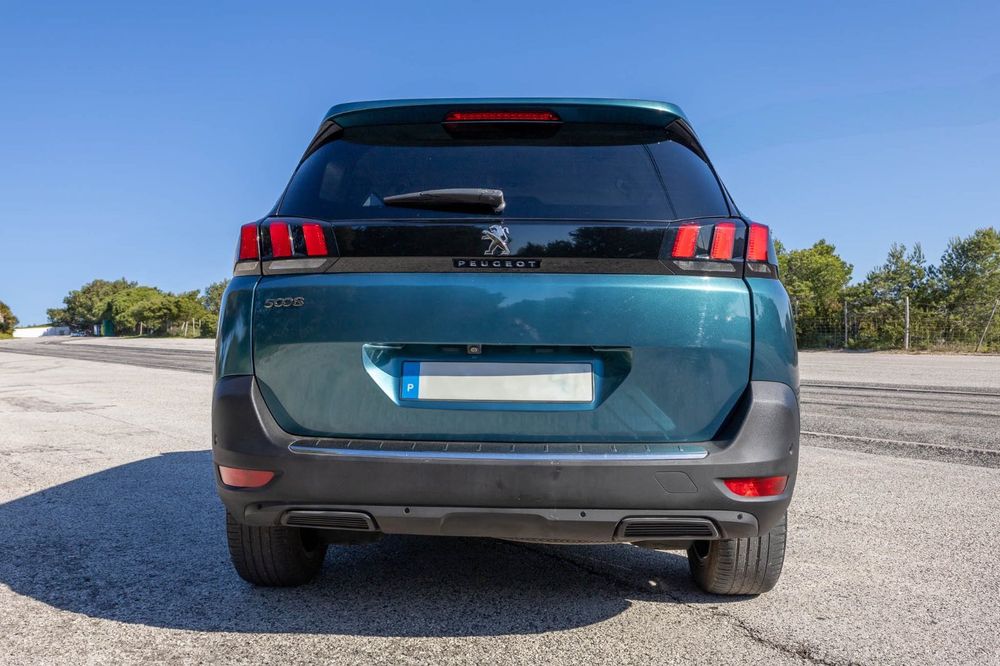 Peugeot modelo 5008