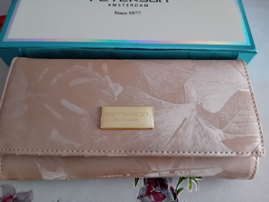 Nowy portfel damski.Peterson.