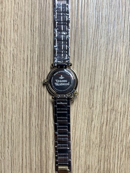 Новий годинник Vivienne Westwood