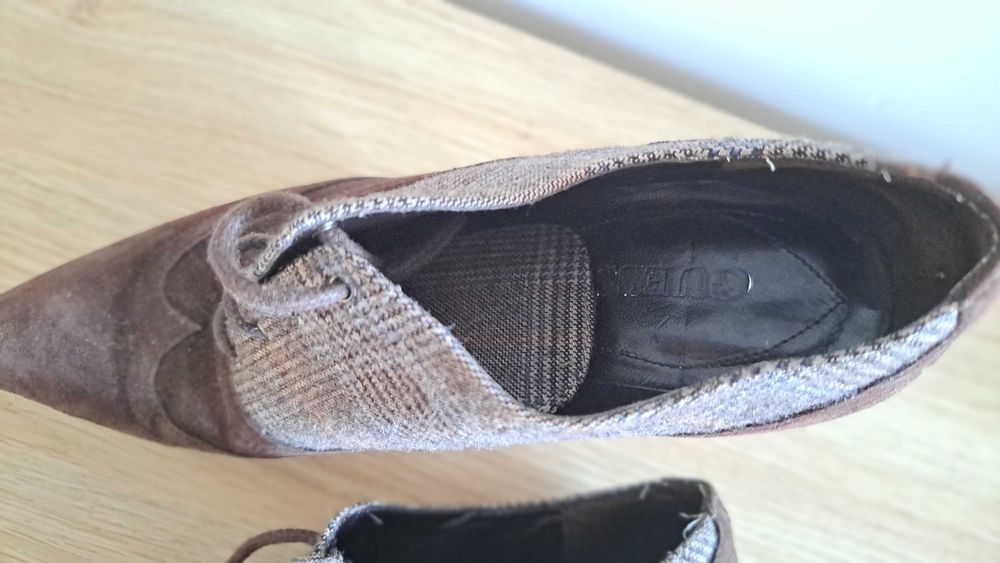 Pantofle, czółenka,  buty do kostki na obcasie,  zamszowe - Guess