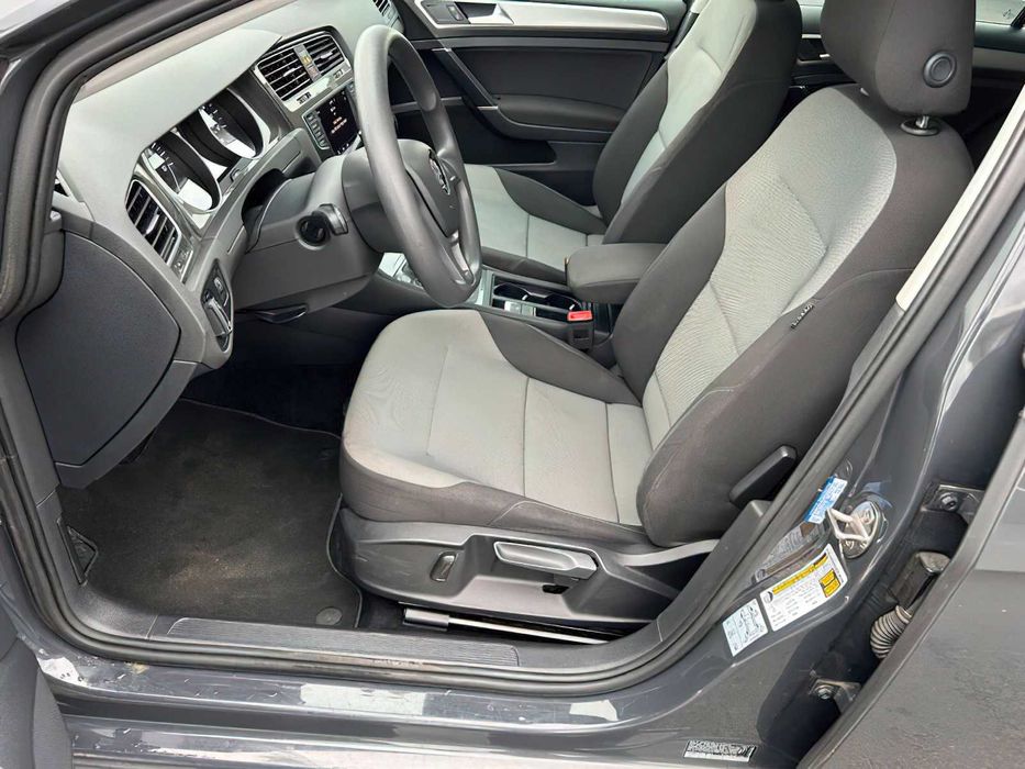 Volkswagen e-Golf SE      2016