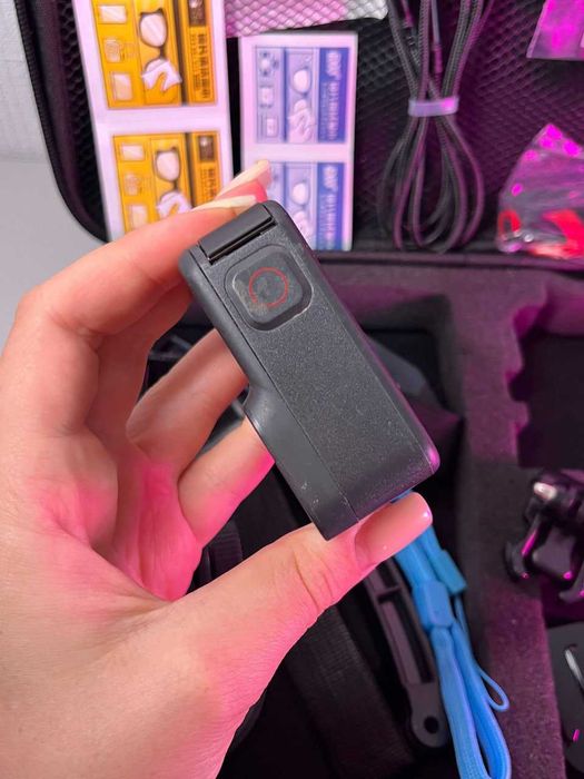 Екшн-камера GoPro Hero 8 з розбитим екраном