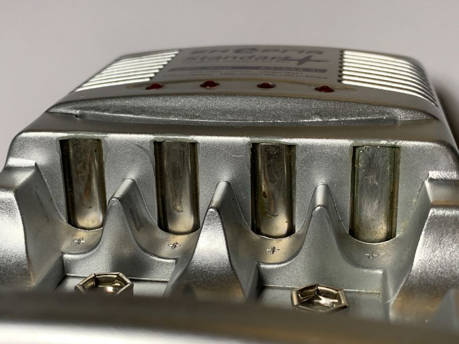 Зарядний пристрій для акумуляторних батарейок AA AAA Крона