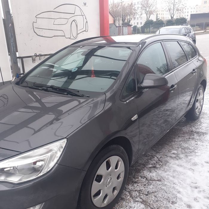 Opel Astra kombi sport tourer  2011r