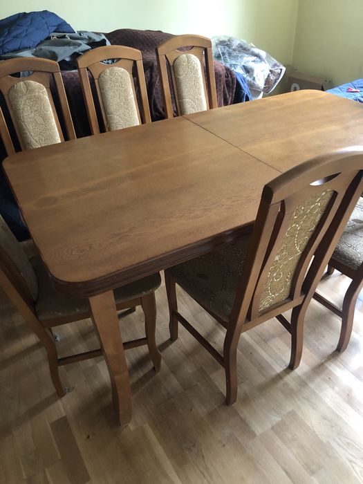 Sprzedam tanio stół drewniany rozsuwa ny i krzesła