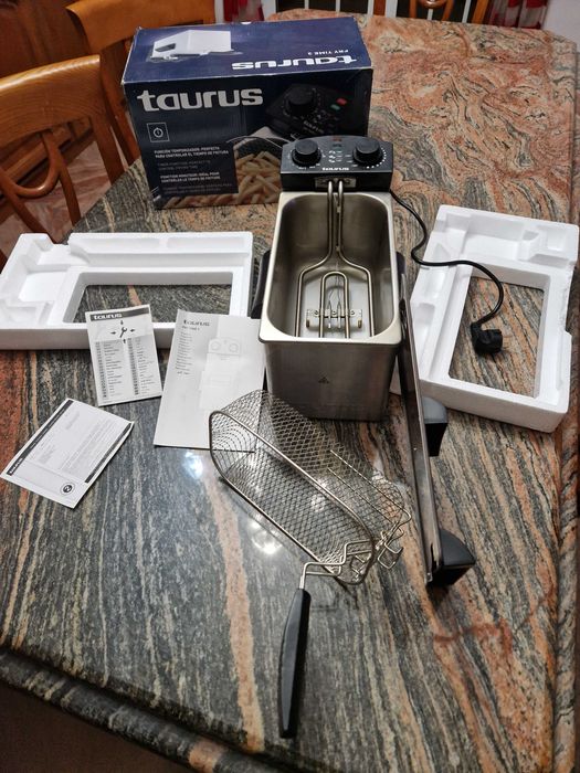 Fritadeira Taurus Fry 3 | 2100 W | Preto, Aço inoxidável