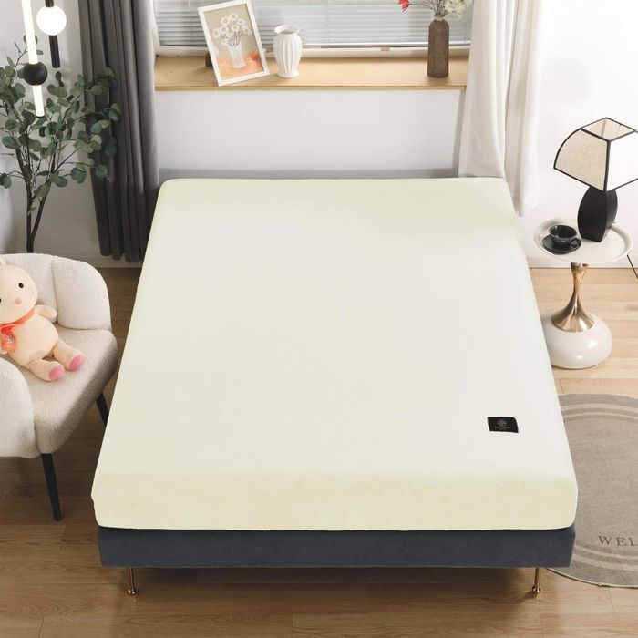 Велюрове простирадло на резинці