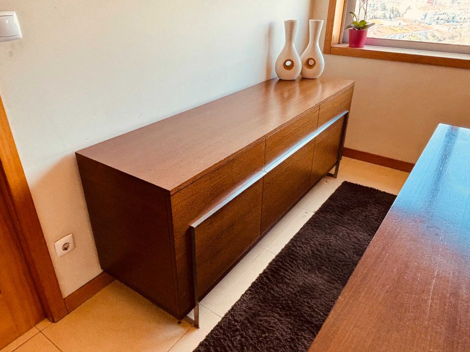 Mesa de sala de jantar wenguê e aparador (conjunto ou separado)