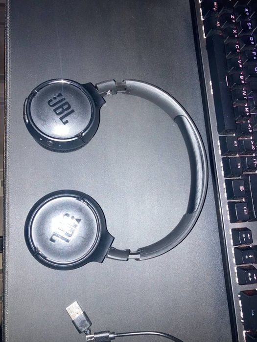 JBL Tune 510BT — беспроводные наушники, отличное состояние