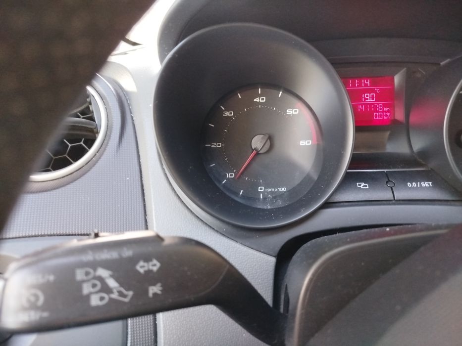 Vendo Ibiza a gasóleo 1200 c. Com 145000 KM