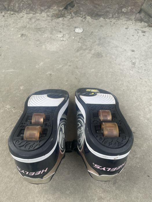 Дівчачі кеди Heelys з роликами