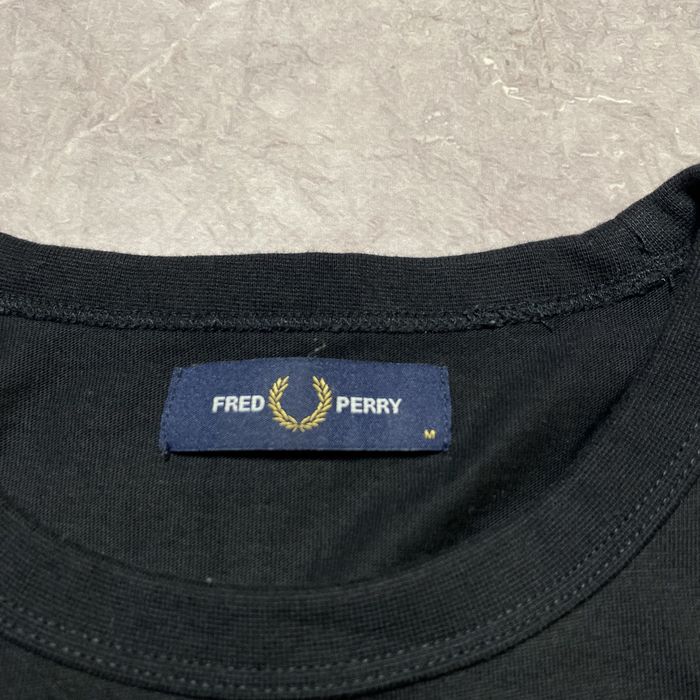 лонгслів fred perry на лампасах