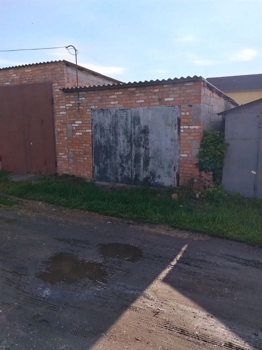 Продам цегляний гараж