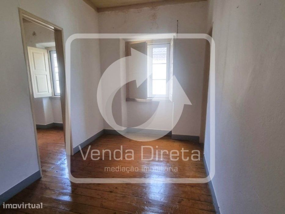 Prédio Urbano de Utilização Mista com Potencial Habitacional e Come...