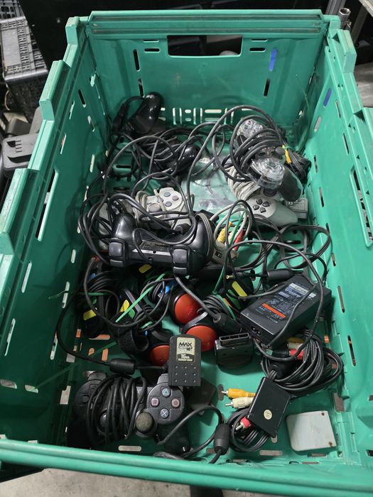 Lote de consolas com jogos e comandos