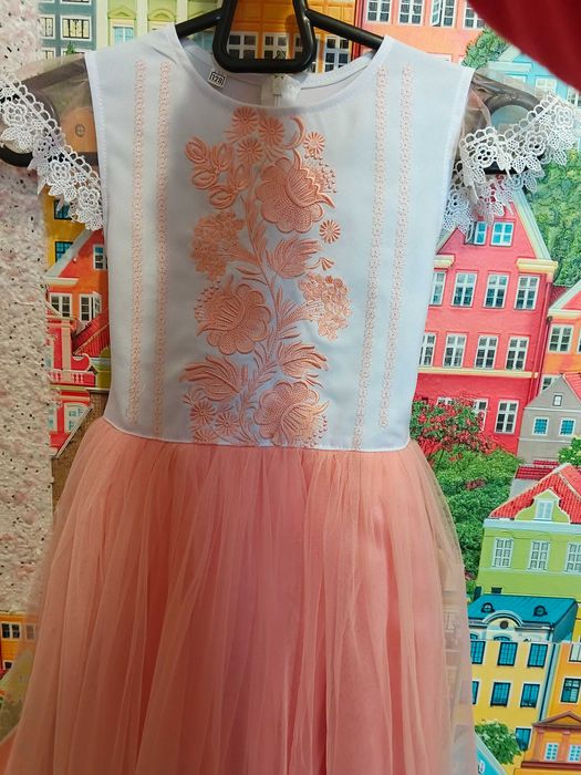 Плаття біло-рожеве на дівчинку розмір 128