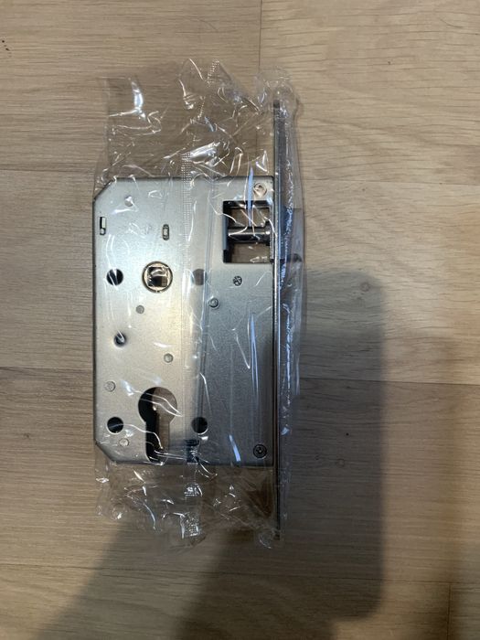 Замок врізний APECS