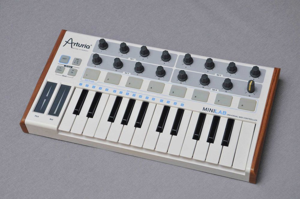 Arturia Mini Lab - Controlador/ sintetizador USB/midi