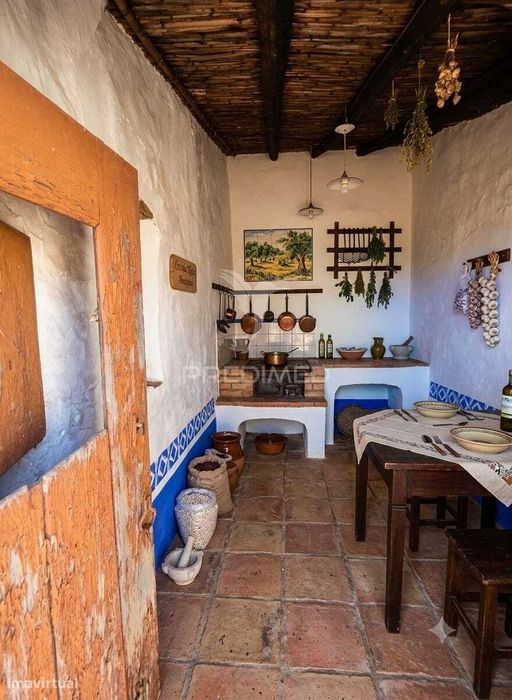 Oportunidade de Restauro: Ruína Tradicional no Coração do Alentejo...