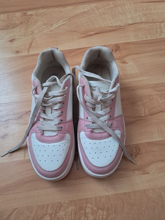 Trampki sneakersy na platformie 3cm Primark