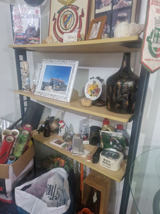 1 estante de ferro e madeira