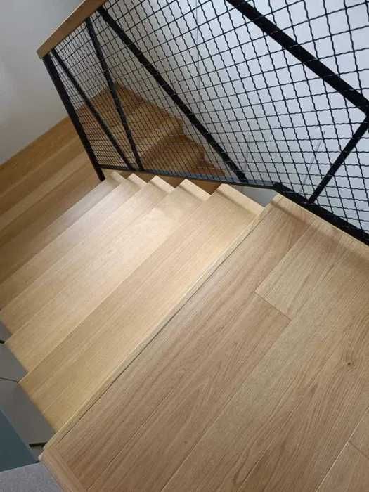 Schody dębowe drewniane