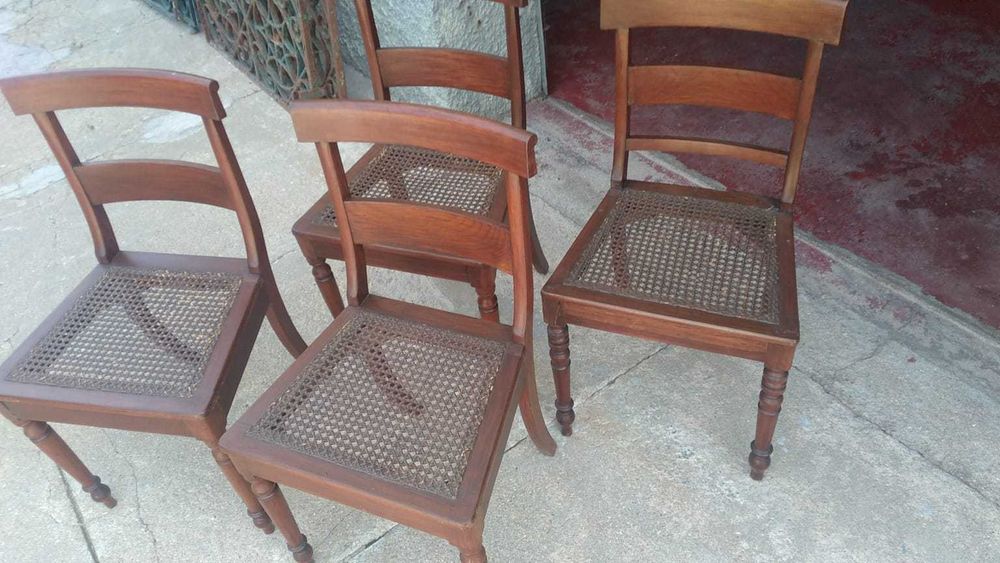 4 Cadeiras antigas em palhinha