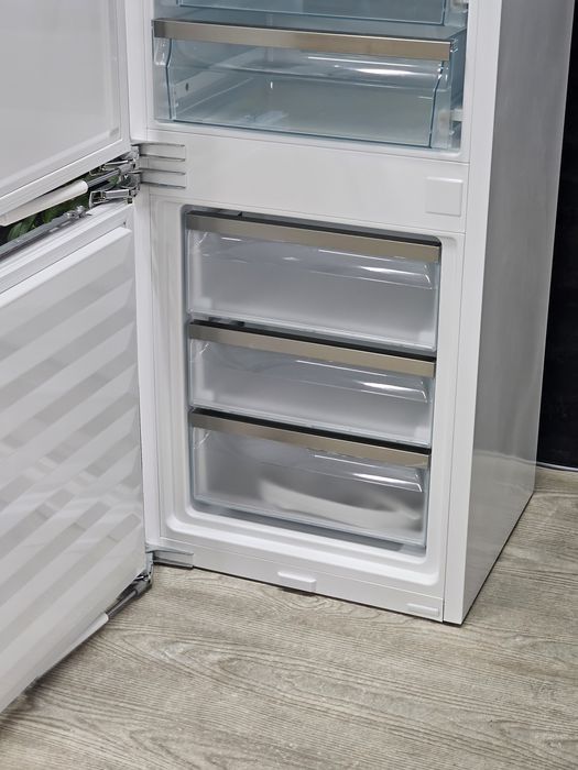 Холодильник вбудований KFN 7744 D 2024р Wi-Fi стан ідеальний Гарантія!