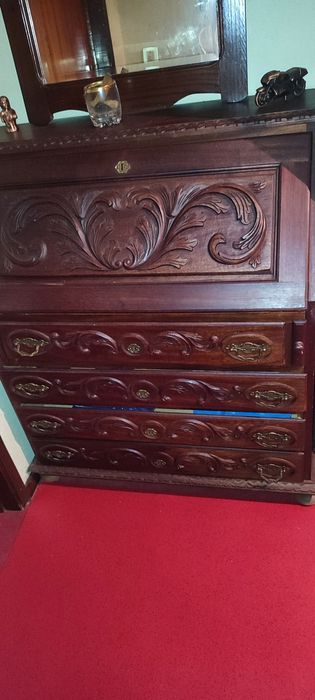 Cómoda com escrivaninha em stado perfeitom imensos anos mas