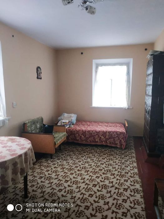 Будинок з великою земельною ділянкою