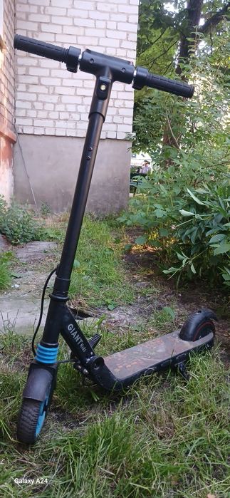Продам дитячий електросамокат.