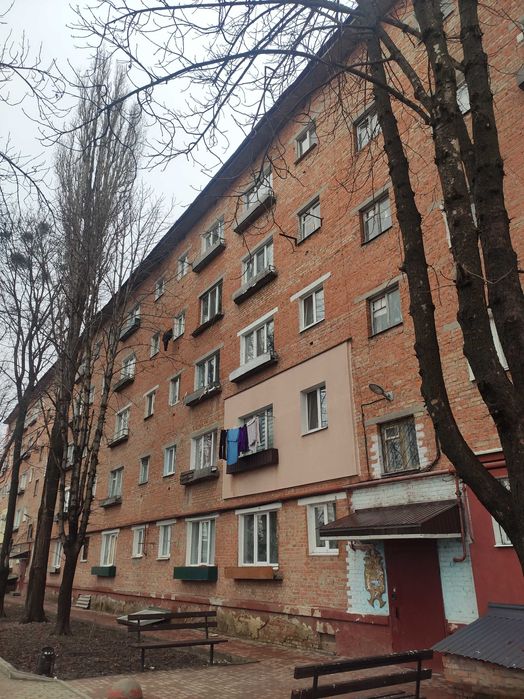 Продам 1 квартиру. Роменская.