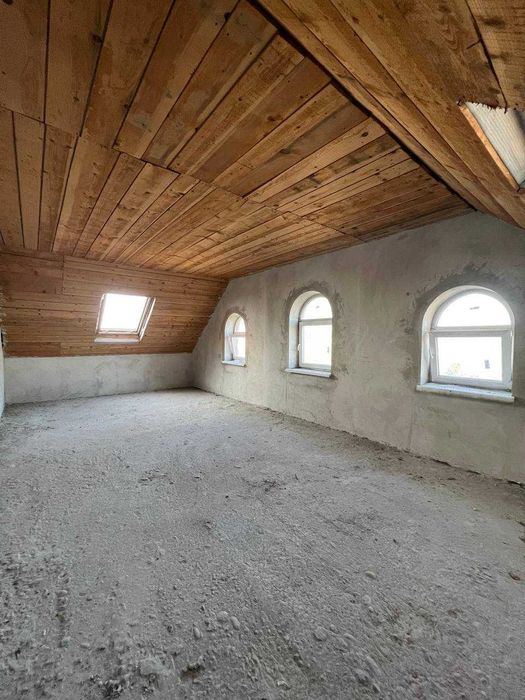 Продаж будинку 200 м² / 12 соток / гараж