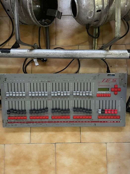 Lote Iluminação Profissional de Palco – Mesa + Dimmers + de 20 Projeto