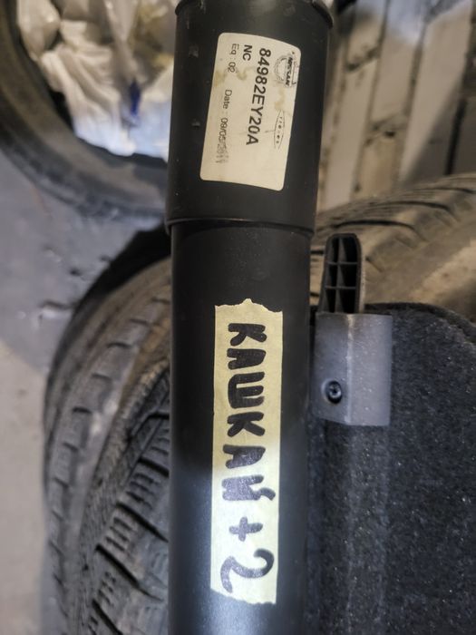 Штора полка в багажник Ніссан Кашкай +2