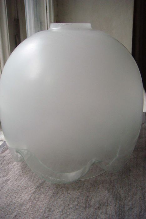 Плафон для люстри великий скляний матовий в хорошому стані