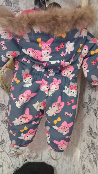 Продам зимовий комбінезон на дівчинку