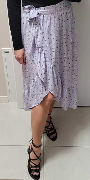 Fioletowa, asymetryczna midi spódnica w kwiaty Monki, S (36 duże)