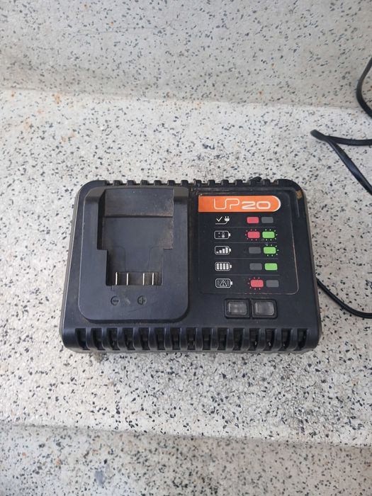 carregador de baterias Lexman UP20 20V.