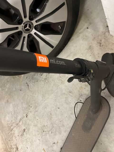 Trotinete Elétrica XIAOMI MI Essential (250W - Autonomia: 20 Km - Preto)