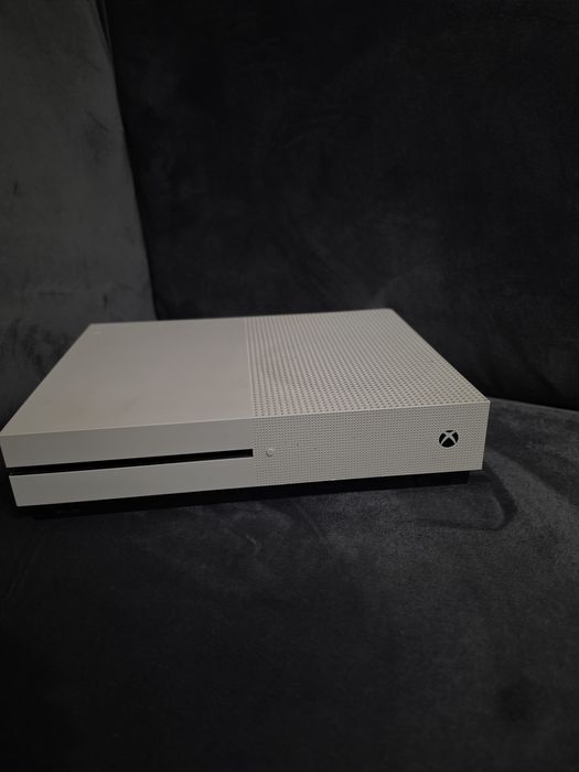Xbox One S 1TB (z napędem) – sprawna, gotowa do gry